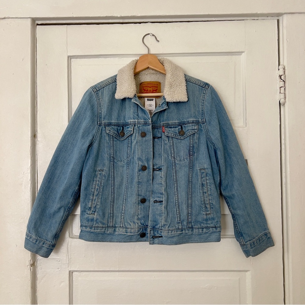 Girls or Women’s Levi’s Sherpa Lined Blue Denim Jean Jacket Size Medium
